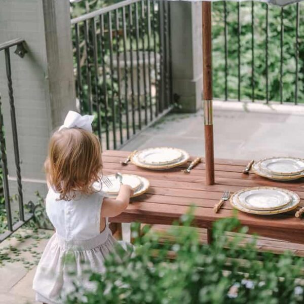 Summer outdoor dining with Elle