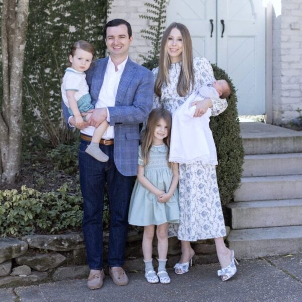 Easter and Passover outfit idea for the family. A family of five wears Born on Fifth for Antonio Melani and Pepa and Co. to celebrate spring.