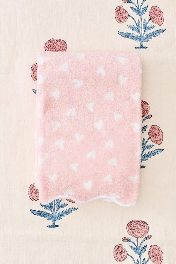 weezie pink heart scallop towel